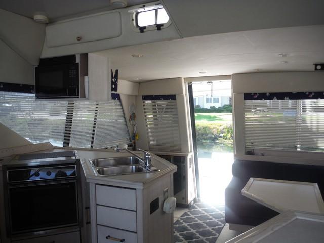 39 Bayliner 3988 - FISH EXIT 14