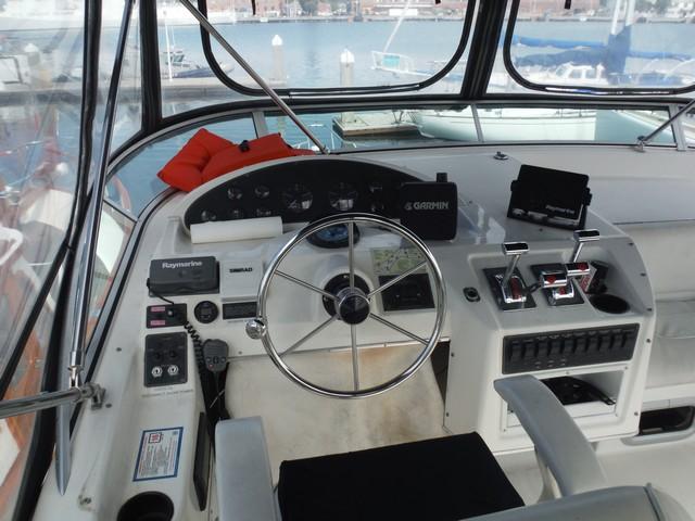 39 Bayliner 3988 - FISH EXIT 23