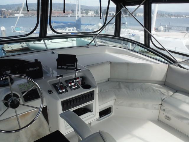 39 Bayliner 3988 - FISH EXIT 24