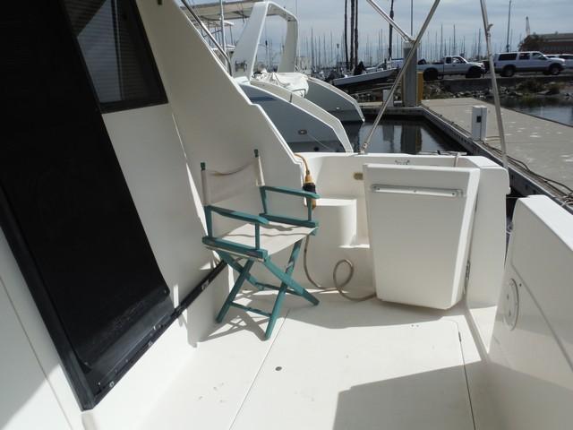 39 Bayliner 3988 - FISH EXIT 27