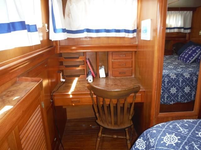 DeFever Aft Cabin 41 12