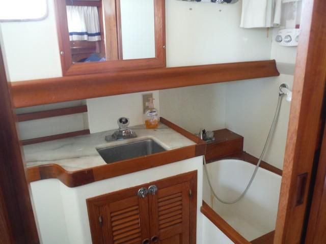 DeFever Aft Cabin 41 14