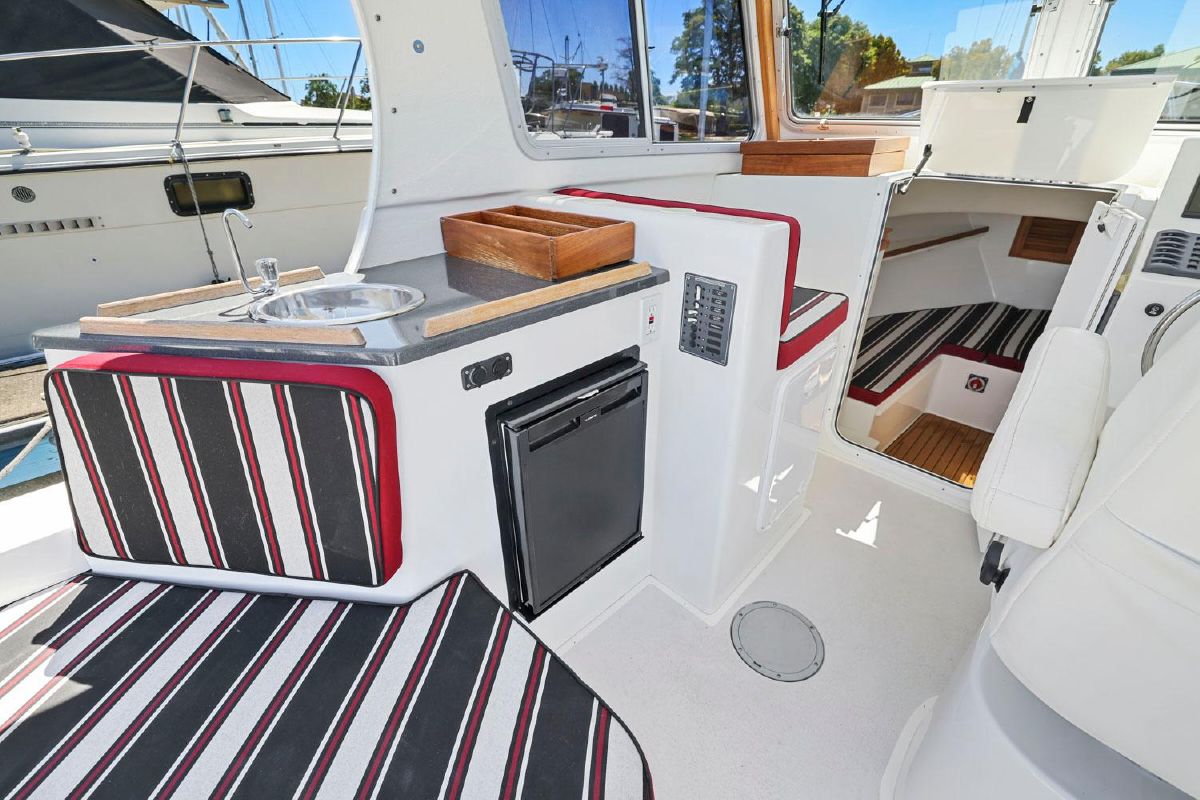 Eastern 248 Islander 11