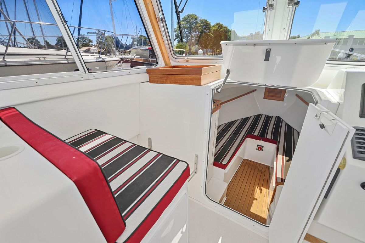 Eastern 248 Islander 12