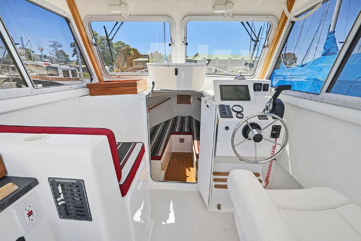 Eastern 248 Islander 13