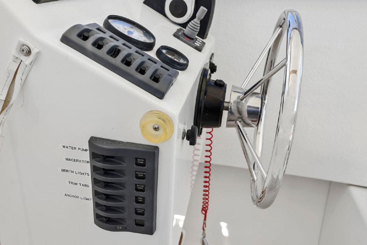 Eastern 248 Islander 15