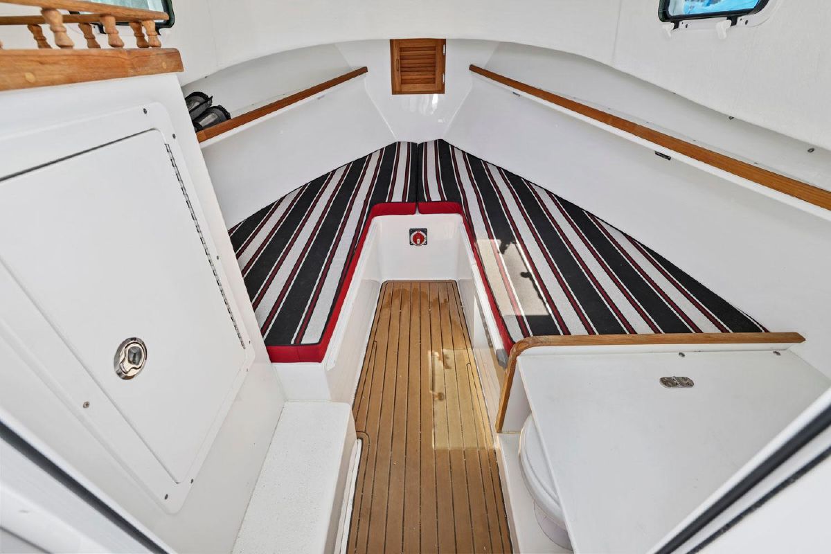 Eastern 248 Islander 17