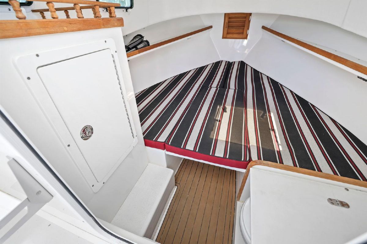 Eastern 248 Islander 18