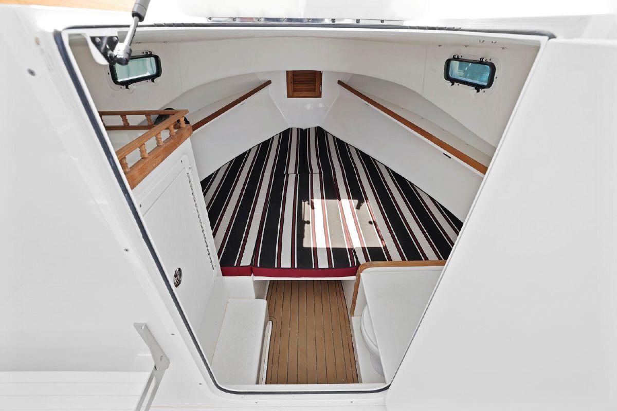 Eastern 248 Islander 19