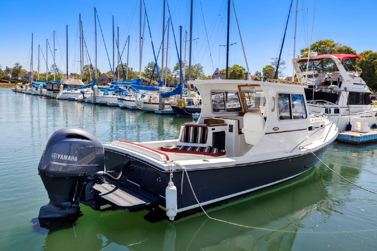 Eastern 248 Islander 2