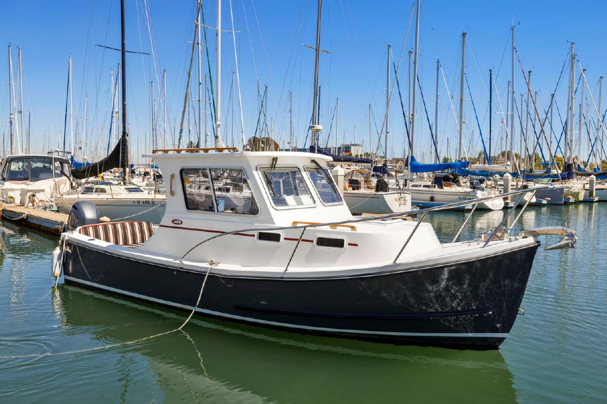 Eastern 248 Islander 3