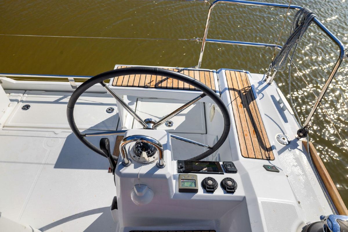 2015 Beneteau 38 - TOOFUN 21
