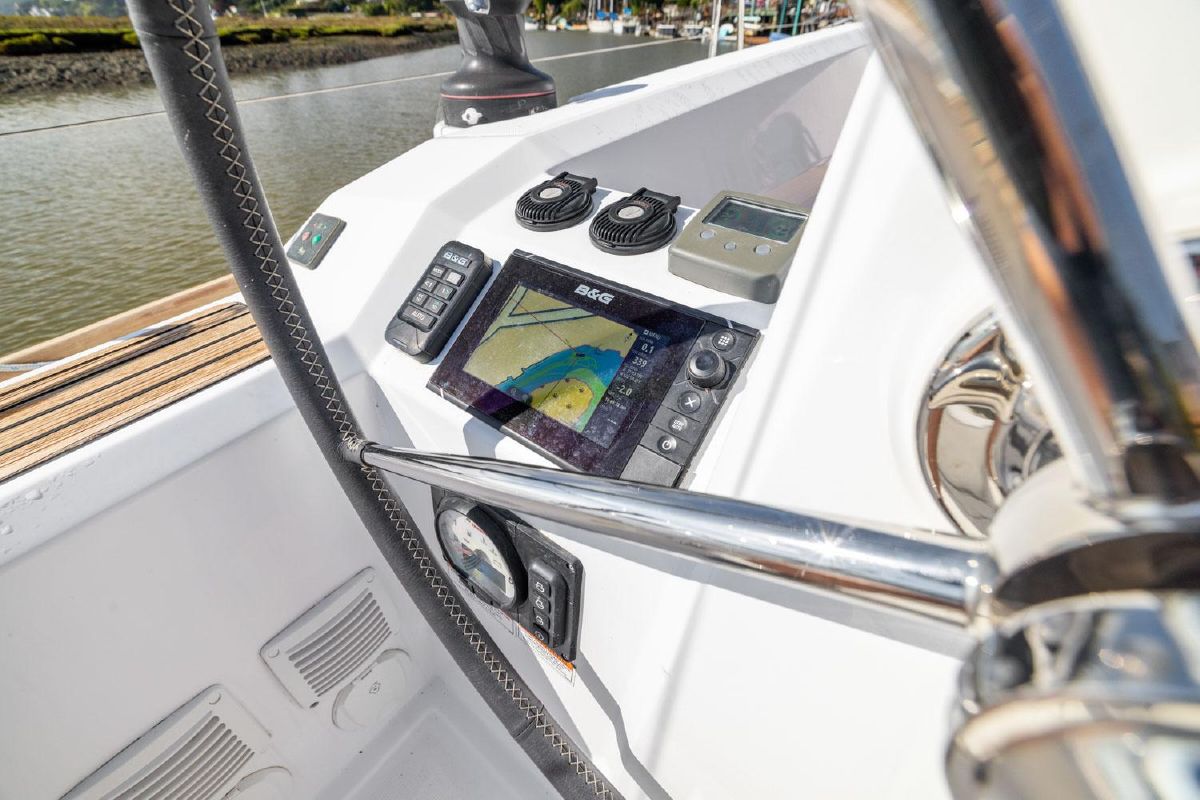2015 Beneteau 38 - TOOFUN 22