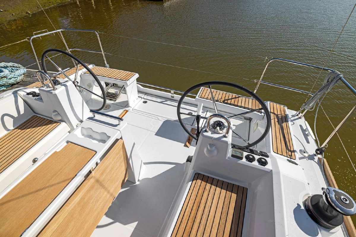 2015 Beneteau 38 - TOOFUN 25