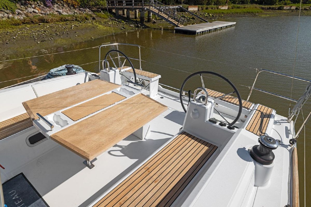 2015 Beneteau 38 - TOOFUN 26