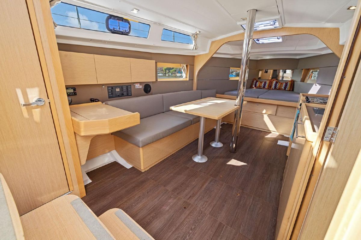 2015 Beneteau 38 - TOOFUN 29