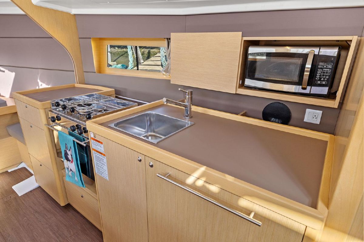 2015 Beneteau 38 - TOOFUN 32