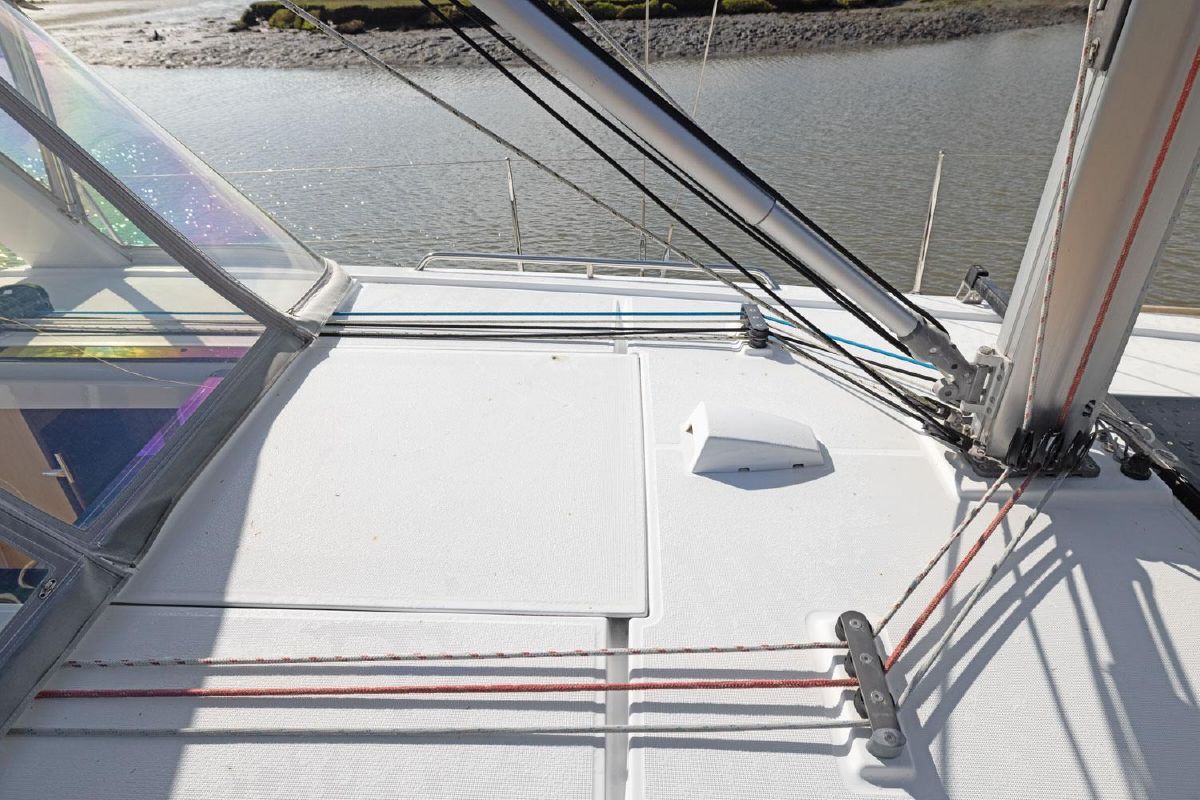 2015 Beneteau 38 - TOOFUN 9