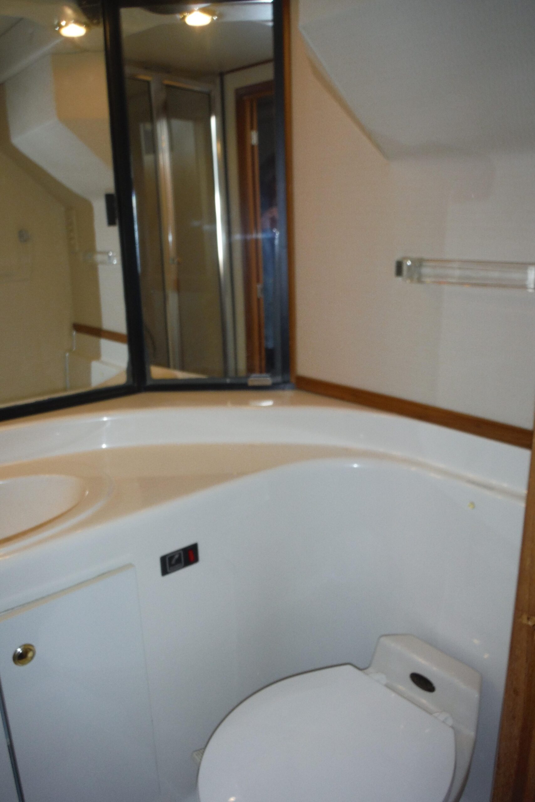 1999 Bayliner 4788 26