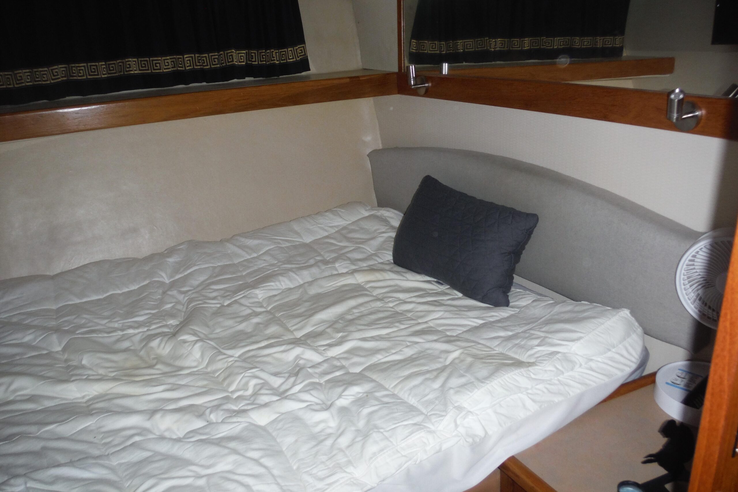 1999 Bayliner 4788 27