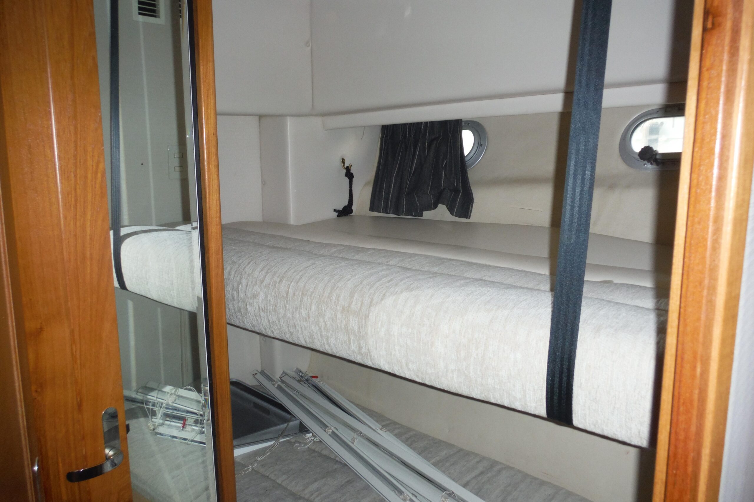 1999 Bayliner 4788 32