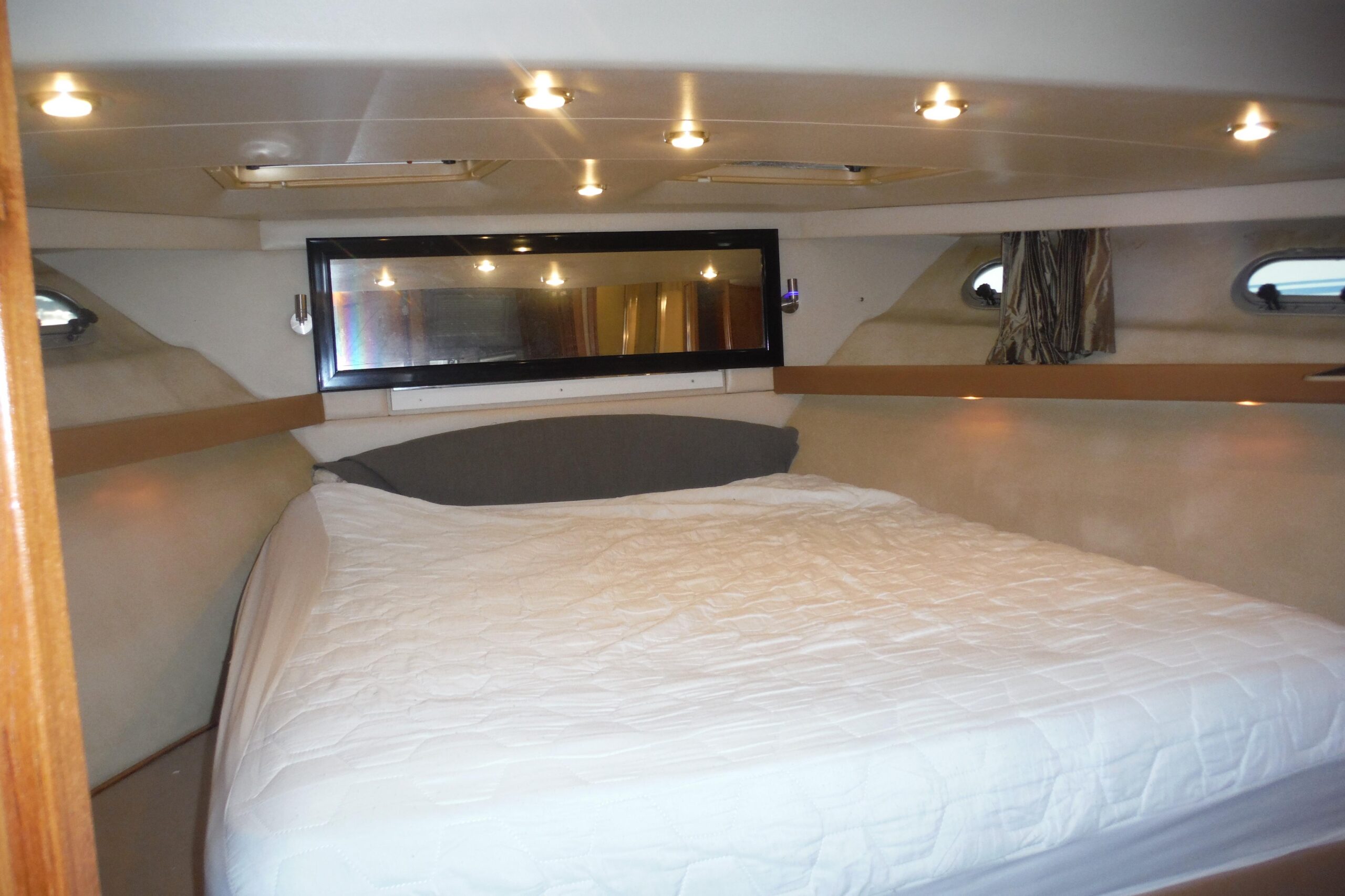 1999 Bayliner 4788 34