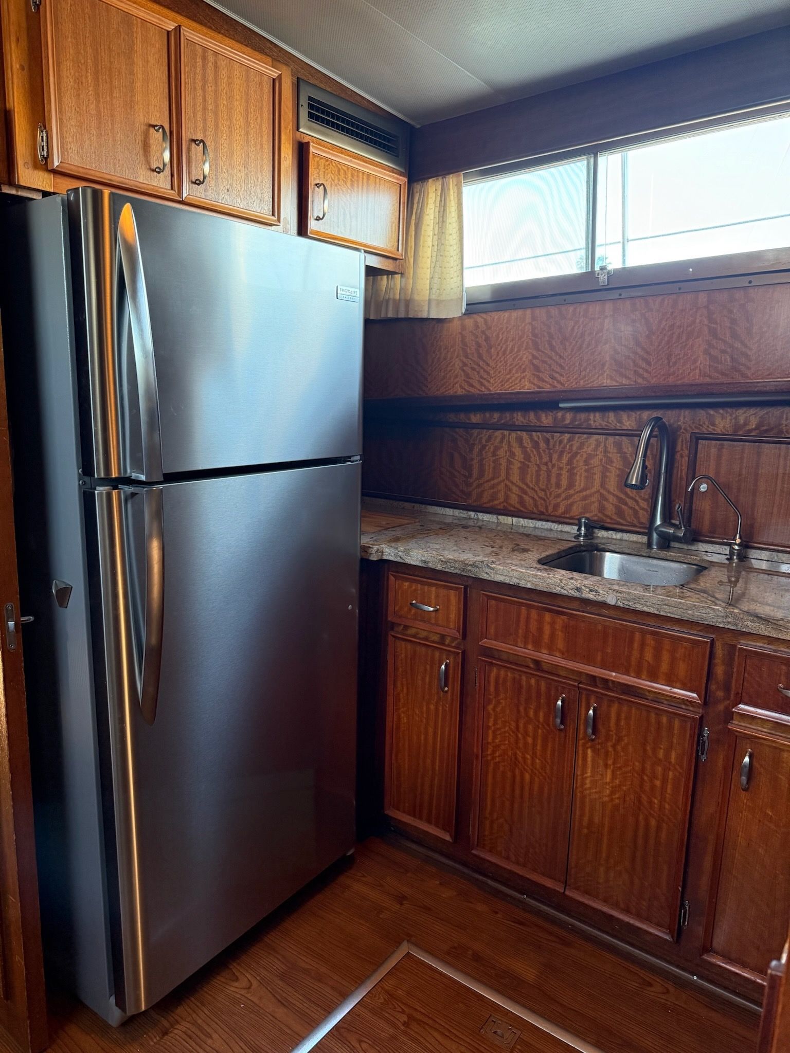 Hatteras 53 MY - CHARTMAKER 38