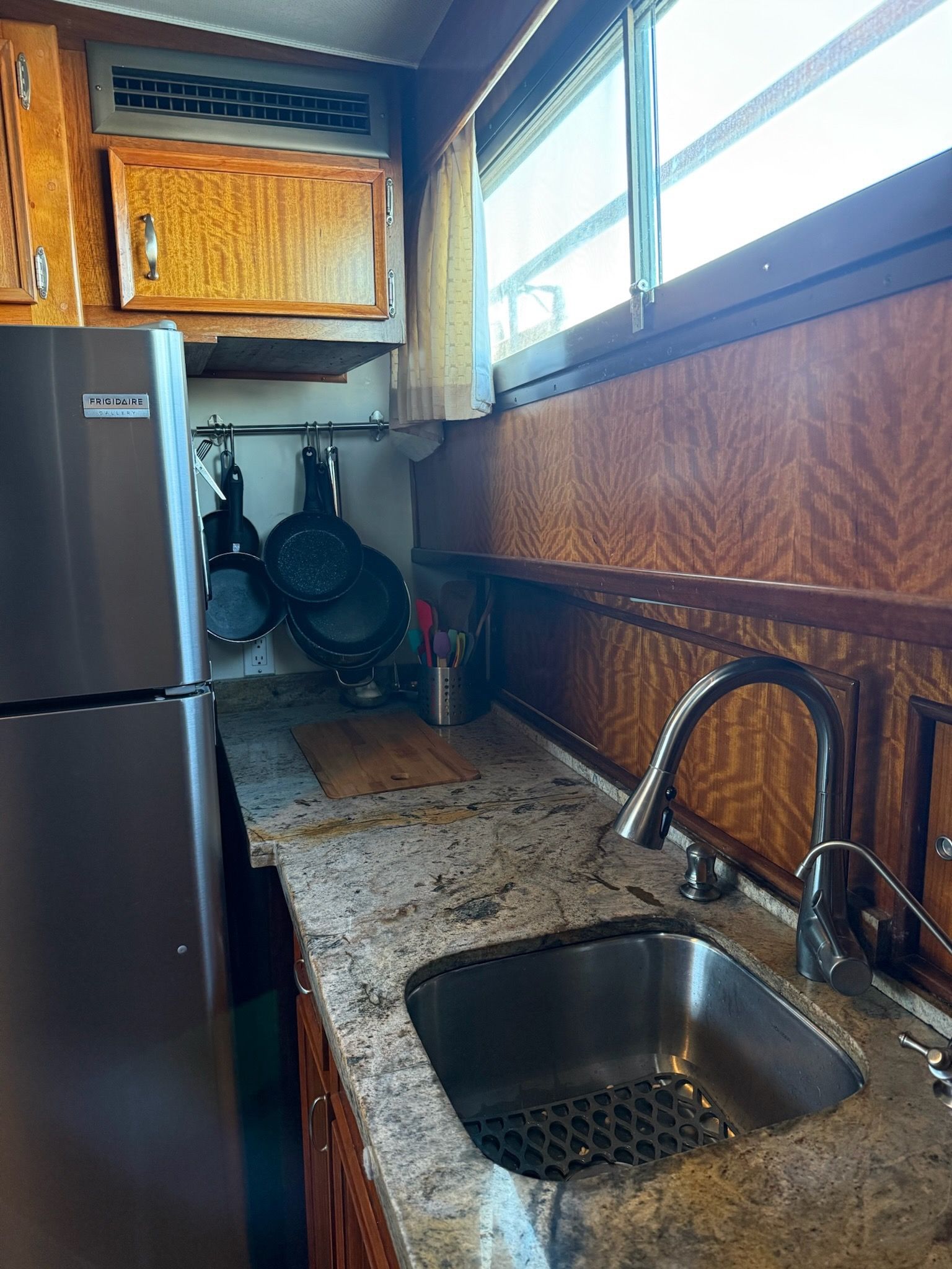 Hatteras 53 MY - CHARTMAKER 40